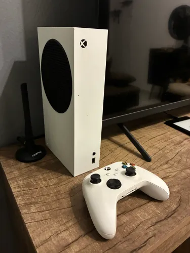 Xbox Series S - Perfeito estado
