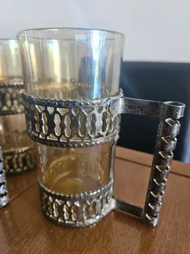 Copos antigos com suporte de prata