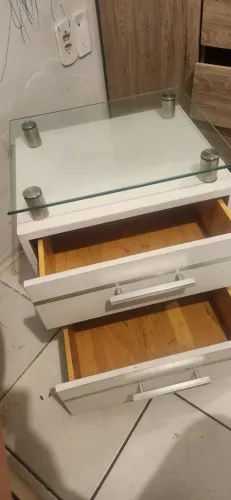 Mesa cabeceira ou Criado