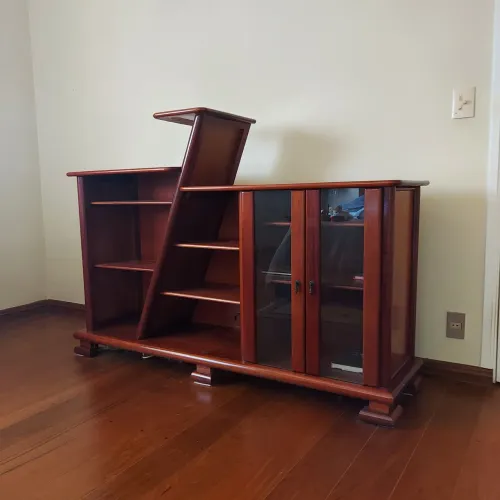 Rack de TV em mogno em excelente estado. 