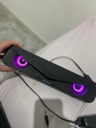 Caixinha de som com luz RGB