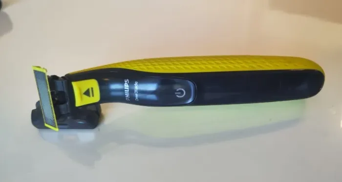 Kit Aparador/Barbeador/Raspador de Pelos Philips OneBlade - À prova d'água