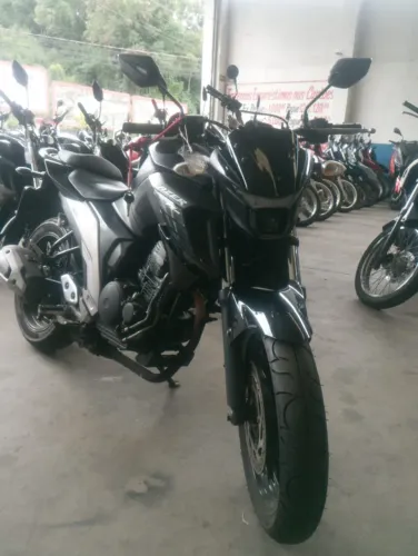 YAMAHA FZ 25 PRETA 2022 SHALON VERCULOS CARIACICA