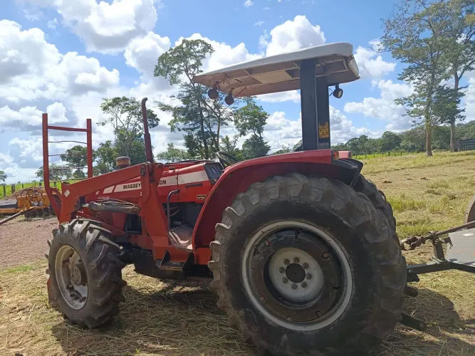 Trator MF 283 com implementos 