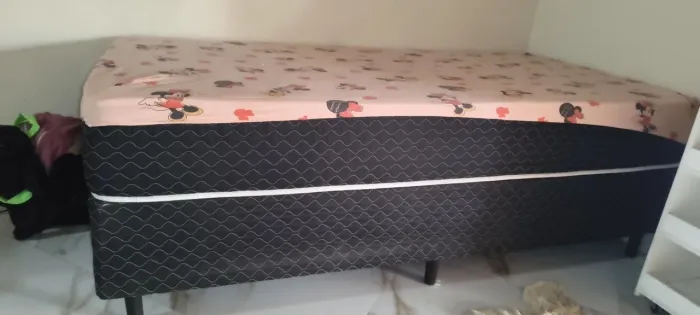 Vendo cama box em ótimas condições