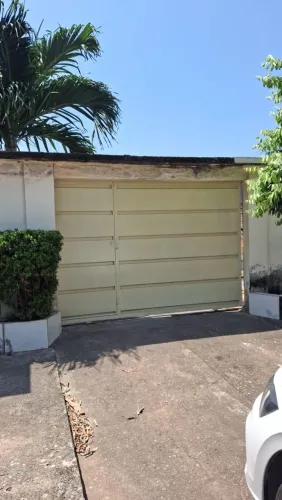 Vendo esse portão mede 2.80 por 1.96 altura 1.800$