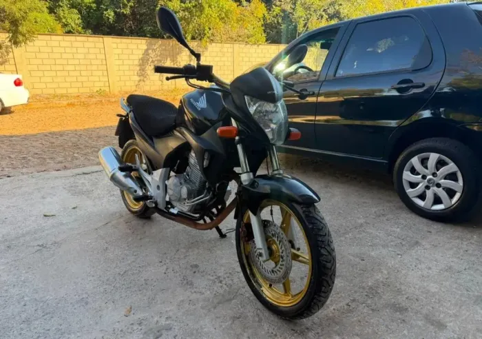 Moto CB 300