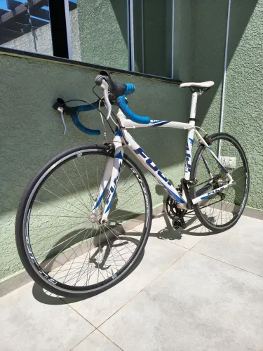 Bicicleta Speed Fuji / Shimano + acessórios