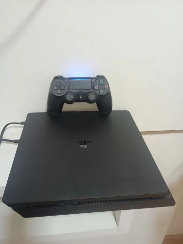 Play station 4 com 4 jogos