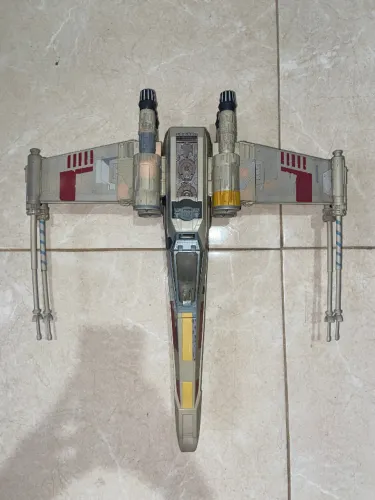 X-wing Star Wars Legacy Saga Vintage Collection - Escala 3 3/4 (1/18)