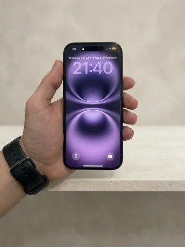 iPhone 16 Preto (128GB) - Impecável e na Garantia Apple! Divido no Cartão!