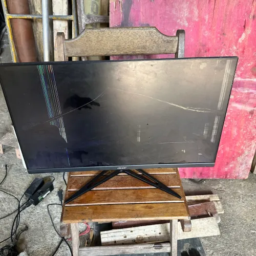 Monitor acer modelo RG241Y LED BACKLIGHT TELA QUEBRADA PARA PEÇAS NÃO TENHO A FONTE 