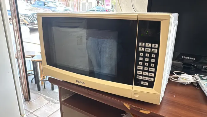 Micro-ondas Philco usado mais conservado tenho outros móveis se precisar