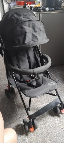 Carrinho de bebê guarda-chuva
