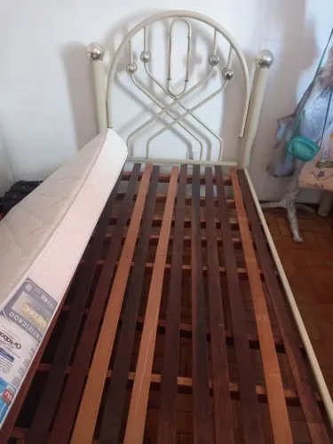 Cama de solteiro tubolar