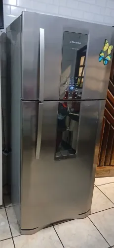 Vendo geladeira Electrolux di80x 