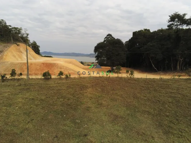 Terreno em Imarui com potencial turístico.