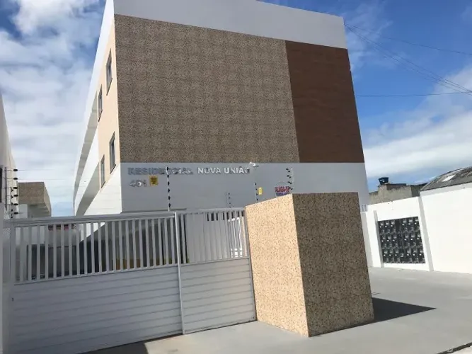 Aluga-se Ap 2/4 na Rua Porto da Folha no valor de 1.100,00. Tratar com Dórea *