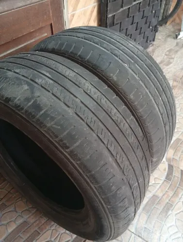 Pneus 235/60 16