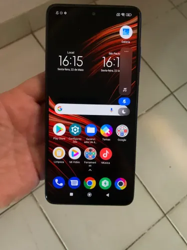 Celular com defeito