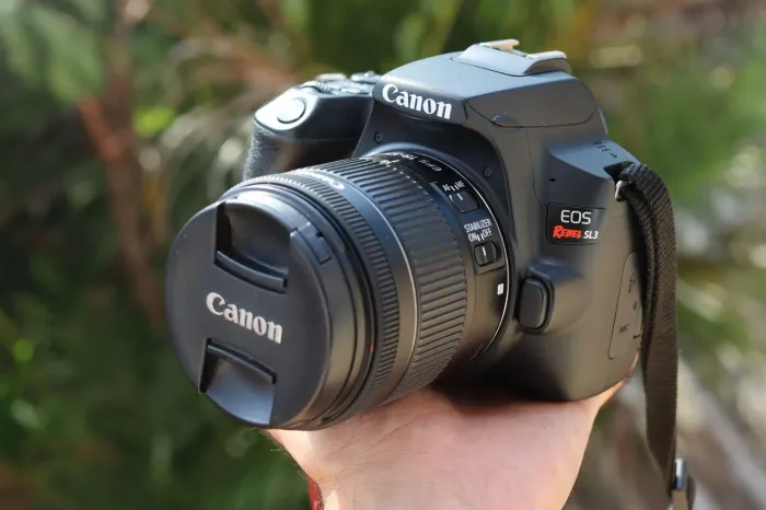 Camera Canon EOS Rebel SL3 + 18-55mm STM