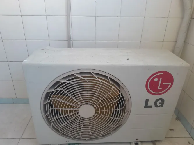Ar condicionado funcionando perfeitamente so estalar, chama *
