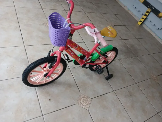 Linda bicicleta,  aro 16 semi nova