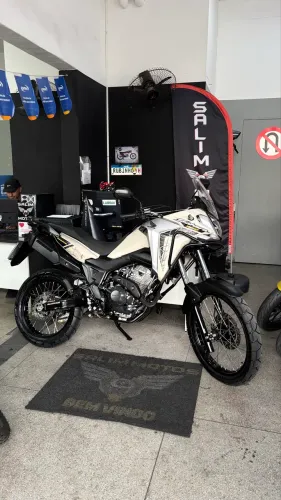 HONDA XRE 300 Sahara adventure 2025