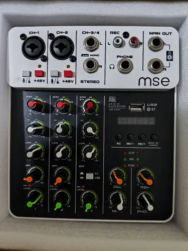 Mesa Som interface de audio com reverd e Phantom