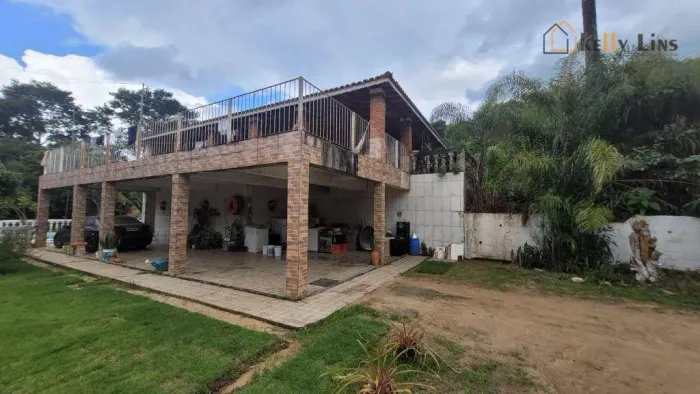 Excelente sitio em Pinhalzinho área com 32.000 m² com casa sede, caseiro rico em fruticult