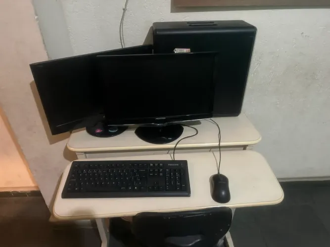 Computador antigo ( LEIA )
