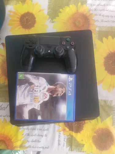 PS4 Slim. 500 gb de memória