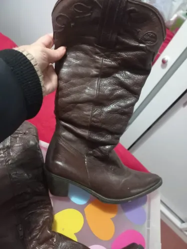 BOTA DE COURO MARROM