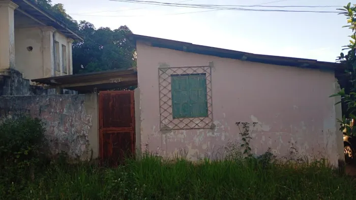 Vendo terreno com pequena casa.