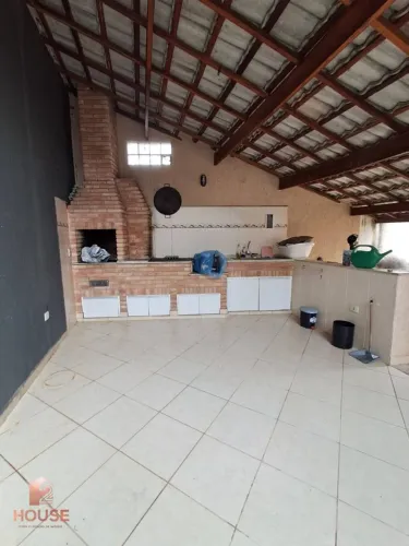 Casa com 3 dormitórios para alugar, 141 m² por R$ 4.680/mês - Centro - Arujá/SP