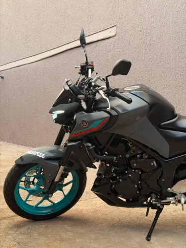 Vende-se moto MT-03 - único dono - financia também