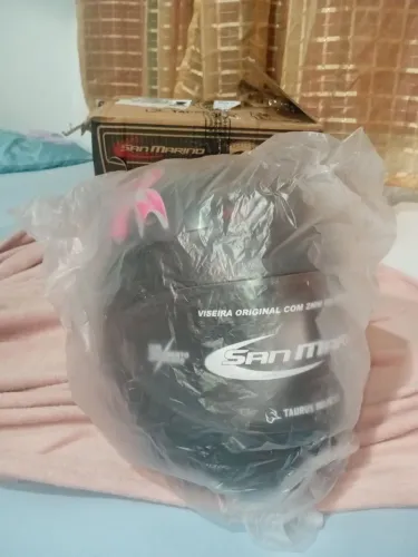 Vende-se capacete San Marino novo