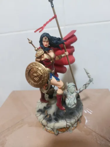 Mulher maravilha Unleashed Iron Studios 
