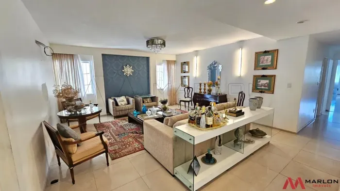 Casa no San Valle, 4 quartos, sendo 3 suítes, dependência de empregada, 340m².