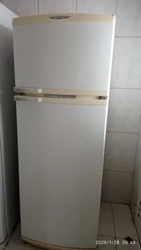 Geladeira Brastemp Frost Free 330 litros, usada e funcionando.