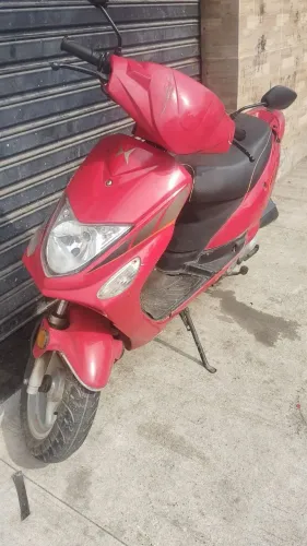Vendo escoolte chineray automática 50cc 4.000