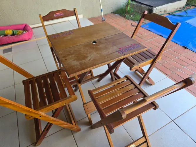 Conjunto de Mesa e Cadeiras de bar