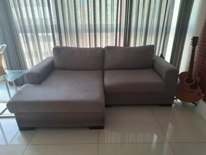 Sofá de 2 lugares com estrutura forte e resistente feito por encomenda.