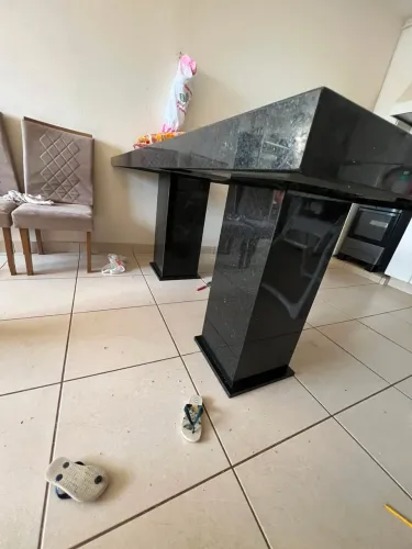 Mesa de mármore nova