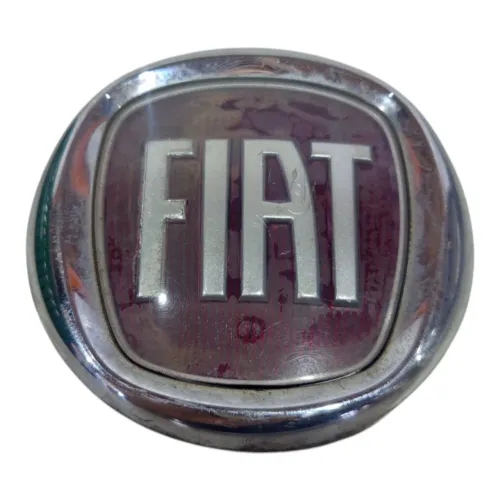 Emblema Tampa Traseira Fiat Linea 2009 2010 A 2014 Avaria Vermelho E Cromado