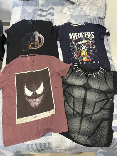 Kit 4 Camisetas Marvel Tam M - Venom, Pantera Negra, Avengers