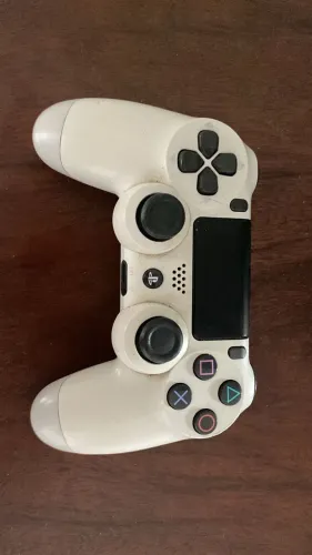 Playstation 4 500GB Usado (vai com um controle e sem jogos)