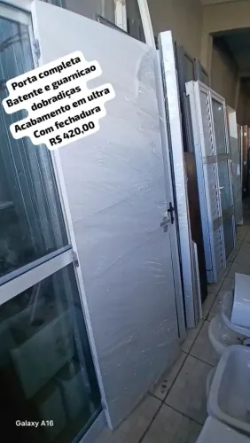 Porta completa 72 x 2,10 lado esquerdo Com guarnições