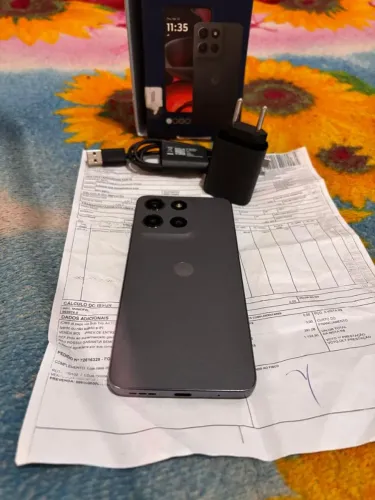 Motorola moto G15 de 256 gigas sem trinco e sem defeito funciona tudo com nota fiscal