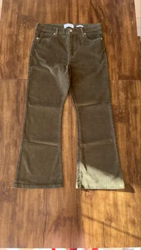 calça flare verde canelada